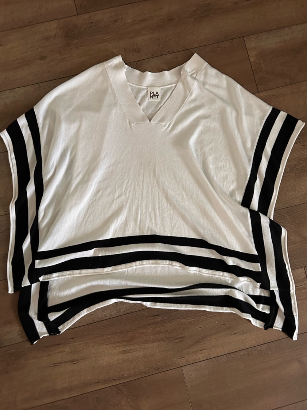 PLA•NET White V-Neck Stripe Trim Tunic Top